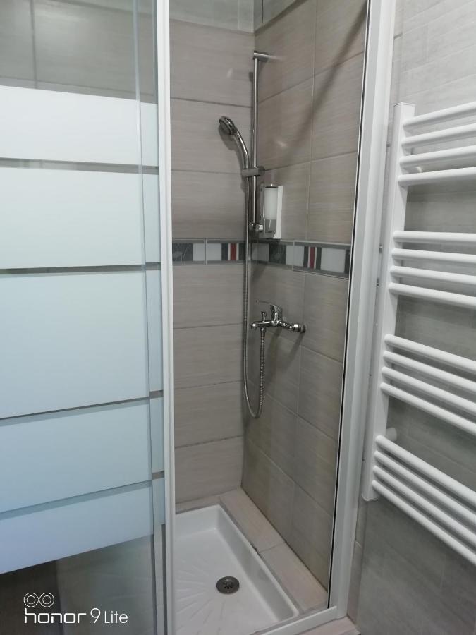 Confort et Élégance dans le Bouchon de Champagne Troyes Exterior foto